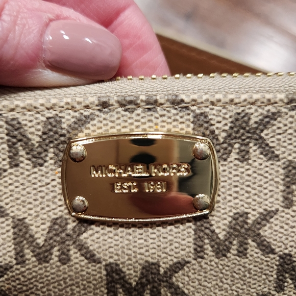 Michael Kors belt bag - Picture 2 of 9